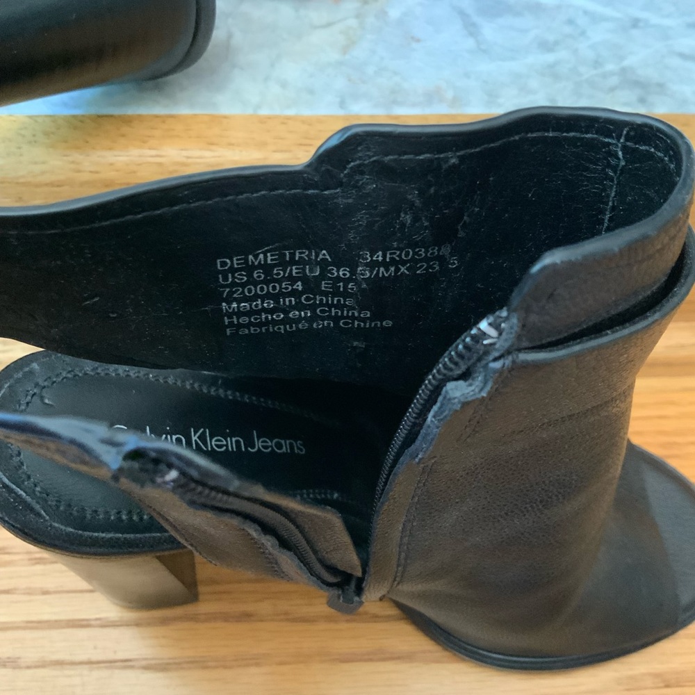 Calvin Klein leather peek toe heels - Picture 8 of 8